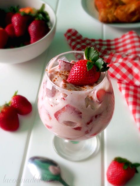 Dessert Mexican, Crema Recipe, Mexican Comfort Food, Easy Strawberry Shortcake, Mexican Crema, Recipe Mexican, Homemade Mexican, Strawberry Dessert, Mexican Dessert