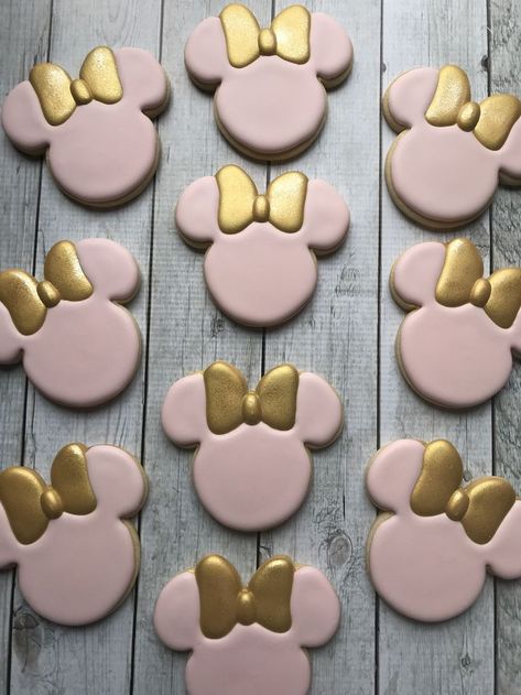 For a special one year old. Minnie Mouse pink and gold birthday cookies. 2018 Follow me on Instagram @sweettreatsbyneyda Gold Birthday Cookies, Cupcakes Minnie Mouse, Minnie Mouse 2nd Birthday, Baby Shower Ideas For Girls Themes, Minnie Mouse Birthday Theme, Rodjendanske Torte, Mouse Cookies, Minnie Mouse Cookies, Minnie Mouse Birthday Party Decorations