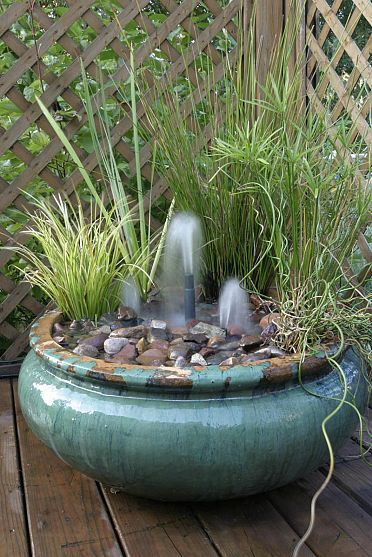 DIY water fountain                                                                                                                                                                                 More Gambling Artwork, Container Water Gardens, Diy Water Feature, Taman Air, Diy Water Fountain, Garden Water Fountains, Garden Water Feature, Products Packaging, Pond Water Features