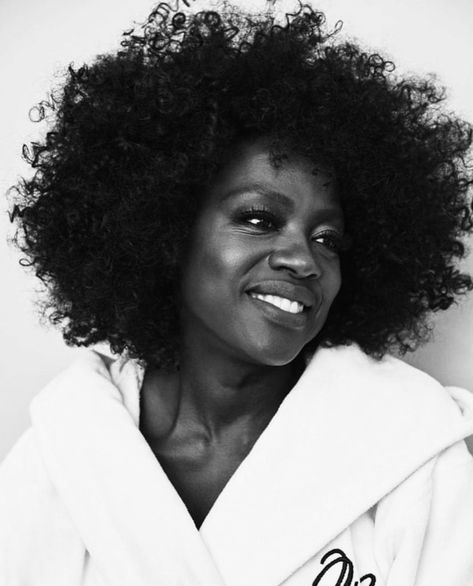 Viola Davis Wigs Wet And Wavy, Stylish Short Hair, Viola Davis, Lace Frontal Wigs, Short Hair Wigs, Curly Lace Front Wigs, 360 Lace Wig, Natural Hair Inspiration, Peruvian Hair