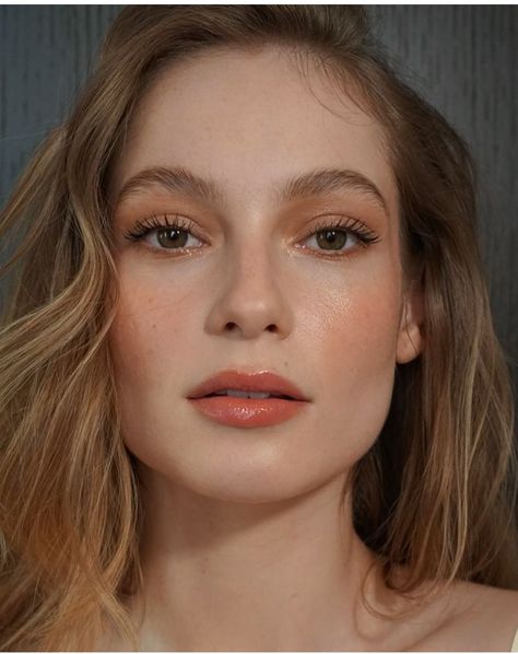 Natural Makeup Look Pale Skin, Makeup For Pale Skin Brown Eyes, Hannah Dodd Makeup, Pale Girls, Hannah Dodd, Interview Makeup, French Beauty, Facepaint, Bridesmaid Makeup