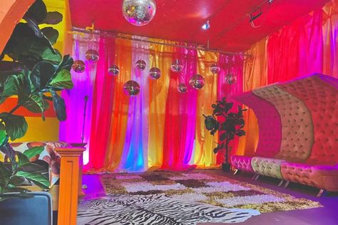 12 Groovy Disco Theme Party Ideas (2024) - Peerspace Disco Theme Party Ideas, 70s Board Games, Disco Theme Party, Book Themed Party, Theme Party Ideas, Disco Theme, Earth Wind & Fire, Saturday Night Fever, Disco Era