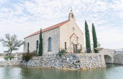 Voted Best Wedding Venue in Dallas, Best Ceremony Site and Best North Texas Wedding Venue, this unique Dallas wedding chapel is one of a kind. Reception Bride, Wedding Reception Seating, Texas Dallas, Dallas Wedding Venues, Cheap Wedding Venues, Wedding Chapel, Cheap Wedding Invitations, Wedding Venues Texas, Affordable Wedding Venues