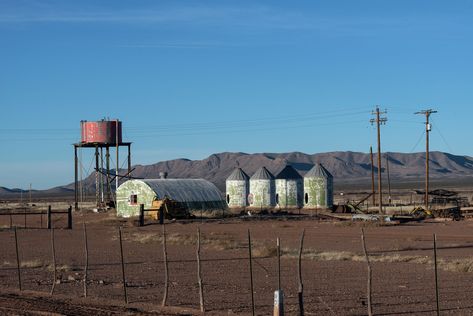 Texas Small Towns, Small Town Texas, Texas Desert, Desert City, Farm Town, Abandoned Farm, Shanty Town, Living In Arizona, Texas Towns