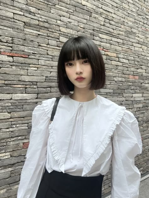 Short Hair Bangs Asian, Classic Bob Haircut With Bangs, French Bob With Bangs Asian, Bob With Bangs Asian, Korean Bob Cut With Bangs, Korean Layered Bob With Bangs, Elegant Short Hair, Classic Bob Haircut, Long Bridal Hair