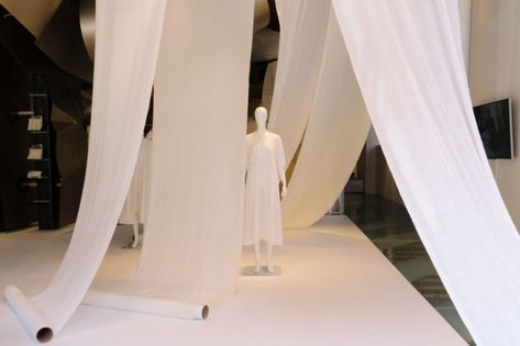 Exhibition Display Design, Fashion Exhibition, Selvedge Magazine, Fabric Installation, Window Display Design, Exhibition Display, Display Design, Stage Design, Museum Of Modern Art