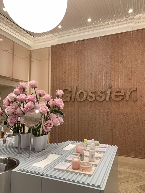 Glossier, London. Glossier London, London Vibes, London Townhouse, London Shopping, Future Goals, London Travel, London City, Study Abroad, London