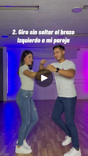 Cómo acercarte a tu pareja bailando 😏 | Cómo acercarte a tu pareja bailando 😏 | By Clases de Salsa y BachataFacebook