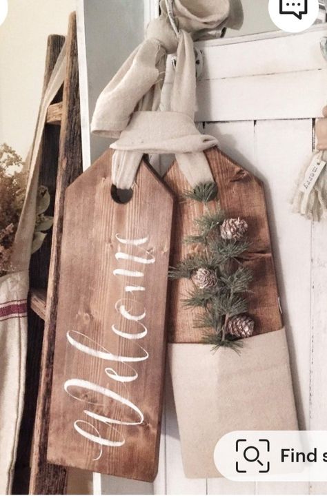 Wood Farmhouse Decor, Door Hanger Tags Diy, Homemade Wood Christmas Gifts, Craft Show Christmas Crafts, Wooden Christmas Gift Ideas, Wooden Tags Ideas Diy Christmas, Christmas Wood Tags, Christmas Ideas To Sell, Farmhouse Christmas Crafts To Sell