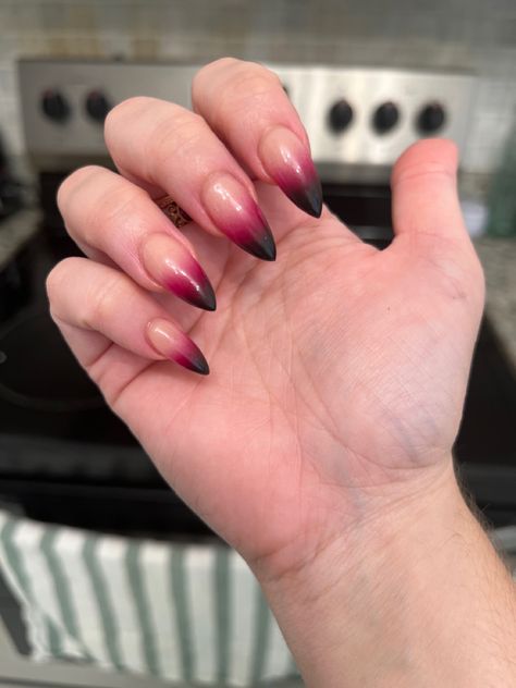 Matte Red Ombre Nails, Gradient Halloween Nails, Red Ombre French Tip Nails, Black Pink Ombre Nails, Burgundy Ombre Nails Acrylic, Nails Black Ombre, Black And Burgundy Nail Designs, Blood Ombre Nails, Black And Pink Ombré Nails