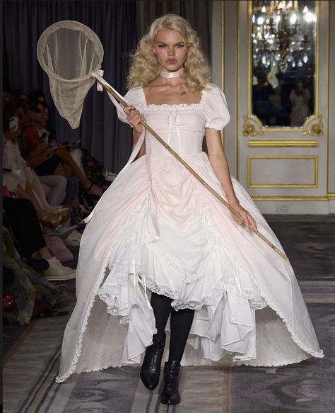 Selkie SS24 Runway Fashion Couture, High Fashion Looks, Look Retro, Fashion Sketchbook, Fancy Dresses, Aesthetic Fashion, Couture Fashion, Runway Fashion, Fashion Collection