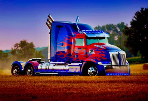 Ironhide Transformers, Optimus Prime Truck, Optimus Prime Art, Optimus Prime Wallpaper Transformers, Black Widow And Hulk, Optimus Prime Wallpaper, Optimus Prime Transformers, Transformers Cars, Orion Pax