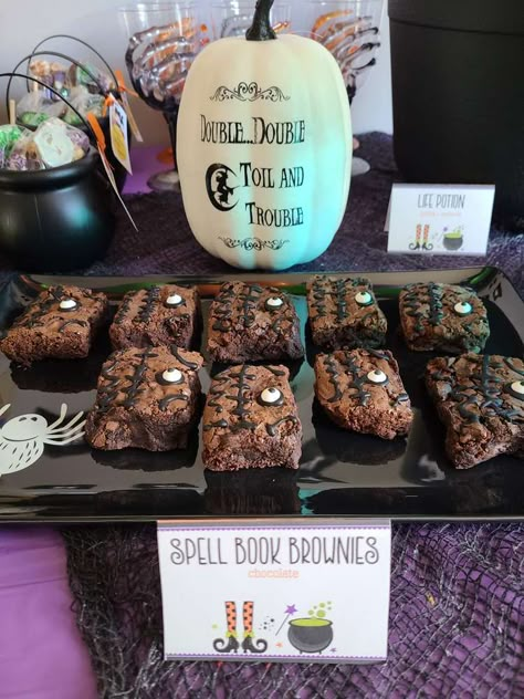 Halloween Party Hocus Pocus Theme, Hocus Pocus Slumber Party, Hocus Pocus Sleepover Ideas, Hocos Pocos Party, Hocus Picks Party, Hocus Pocus First Birthday Party, Hocus Pocus 3rd Birthday, Halloweentown Birthday Party, Hocus Pocus Cupcake Ideas