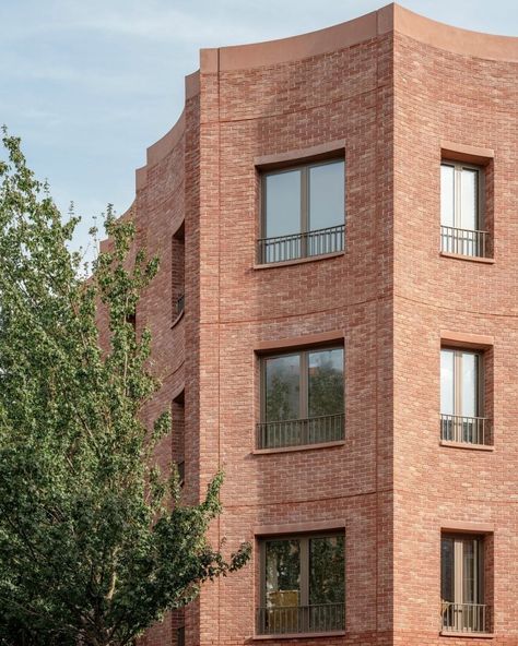 Bell Phillips Fluted Brick, U Shaped Houses, Brick Extension, London Brick, Affordable Homes, Housing Development, Sou Fujimoto, Georgian Architecture, Glass Brick