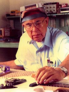 Leo Fender - Wikipedia G&l Guitars, Leo Fender, Valerie Bertinelli, California History, Steel Guitar, Fender Guitar, Bass Music, Guitar Players, Double Bass