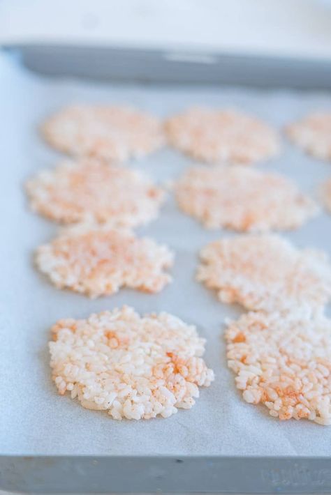 Rice Crackers a homemade healthy gluten free cracker you can make with leftover rice #crackers #snacks #healthyfood #easyrecipe #veganrecipe #glutenfree #glutenfreedairyfree Rice Cracker Recipe, Homemade Crackers Recipe, Gluten Recipes, Cracker Recipe, Rice Cracker, Homemade Cereal, Healthy Crackers, Seed Bars, Diy Mixes