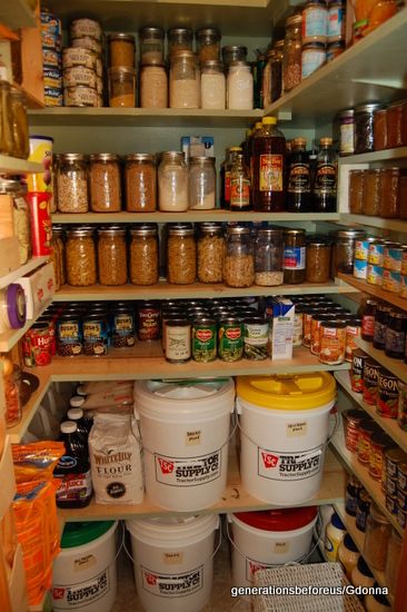 Stocked Pantry, Food Storage Rooms, How To Stay Warm, Preppers Pantry, Cooking From Scratch, Canning Kitchen, Canning Food Preservation, Canned Food Storage, Emergency Food Storage