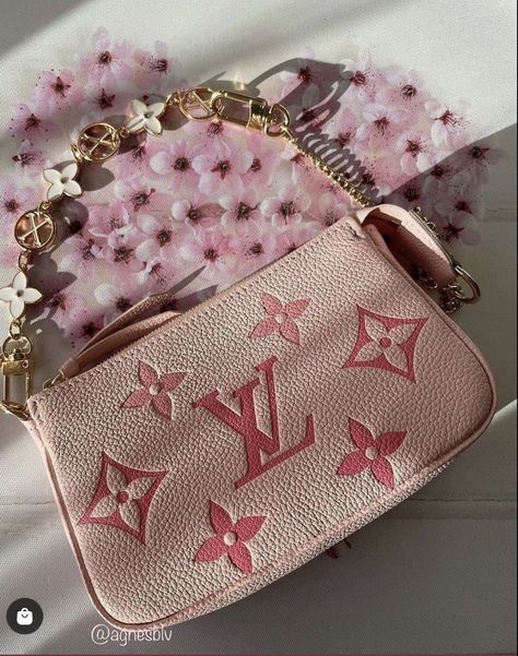 Pink Lv Bag, Louie Vuttion, Sacs Tote Bags, Dior Book, My Style Bags, Trendy Purses, Luxury Bags Collection, Louis Vuitton Pink, Handbag Essentials