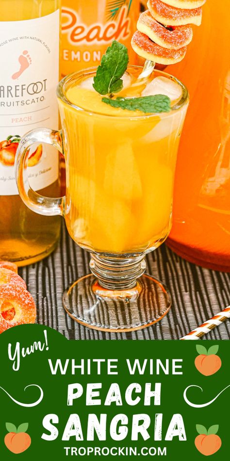 Peach Wine Drinks, Spiked Punch Recipes, Peach Sangria Recipes Easy, Best Peach Sangria Recipe, Peach Wine Sangria, Peach Rose Sangria, Wine Punch Recipes, Moscato Peach Sangria, Peach Sangria Recipe