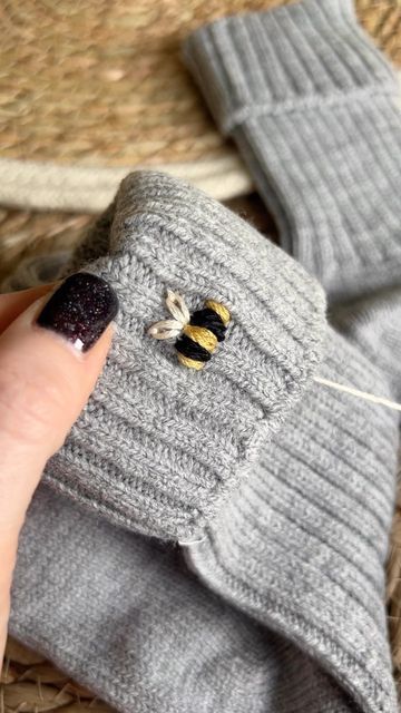 Bumblebee Embroidery Simple, Easy Bee Embroidery, Small Bee Embroidery, Embroidery On Gloves, Tiny Bee Embroidery, Embroidered Bumble Bee, Small Embroidery Designs On Tshirt, Socks Embroidery Diy, Cute Stitches On Clothes