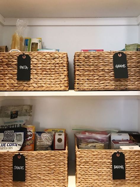 Pantry Wicker Baskets, Small Wicker Basket Decor Ideas, Pasta Storage Ideas, Pantry Basket Organization, Pasta Organization, Shelves With Baskets For Storage, Kitchen Storage Baskets, Narnia 2, Organizing With Baskets