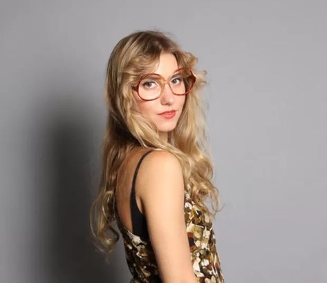 70s Glasses, 80s Glasses, Glasses Outfit, Glasses Inspiration, Big Glasses, 70s Look, 70s Women, Eye Glasses Frames, Retro Glasses