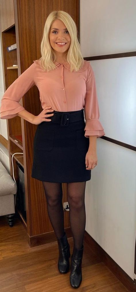 Holly Willoughby Style Casual, Holly Willoughby Hair, Emily Head, Holly Willoughby Style, Holly Willoughby Legs, Holly Willoughby Outfits, Secretary Outfits, 2023 Outfits, Cute Work Outfits