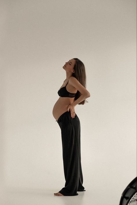 Maternity Yoga Poses, Celeb Maternity Shoot, Maternity Photoshoot Studio Ideas, Second Trimester Photoshoot, Family Studio Maternity Shoot, Chic Pregnancy Announcement, Minimalist Pregnancy Photoshoot, Pregnant Sisters Photoshoot, Maternity Photo Shoot Studio