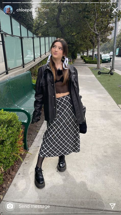 Devonlee Carlson, Plaid Skirt Outfit Aesthetic, Long Plaid Skirt Outfit, Midi Skirt Outfit Aesthetic, Emma Chamberlain Style, Style Kylie Jenner, Kendall Jenner Aesthetic, Girls Long Skirts, Skirt Outfits Aesthetic