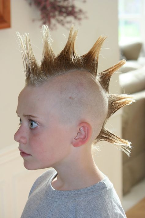 boy with mohawk haircut Spiked Mohawk, Kid Boy Haircuts, Boys Fade Haircut, Kids Hairstyles Boys, American Funny Videos, Mohawk Haircut, Cool Boys Haircuts, Awkward Texts