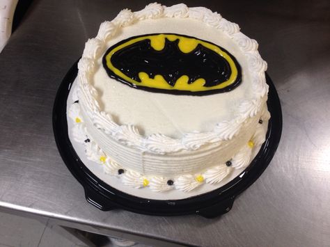 Batman cake Batman Pasta, One Direction Cakes, Dq Cakes, Cute Batman, Lego Invitations, Easy Minecraft Cake, Ninja Turtle Cake, Batman Cake, I'm Batman