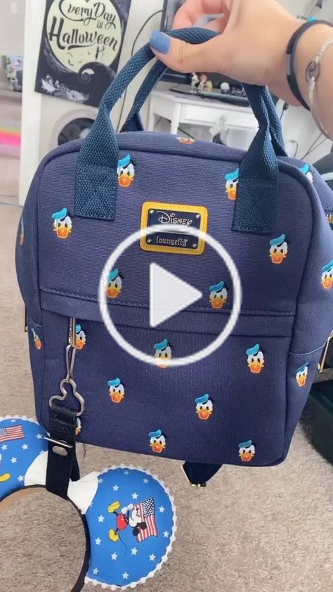 emily(@dsnyemily) on TikTok: what’s in my disney parks bag! nobody asked for this - but let’s make it a trend! #whatsinmybag #disney #disneyparks #disneyworld #disneyland #wdw Disney Park Bag, Nobody Asked, Disney Bag, Disney Park, Disney Trip, Disney Trips, Disney Parks, Disney World, Disneyland