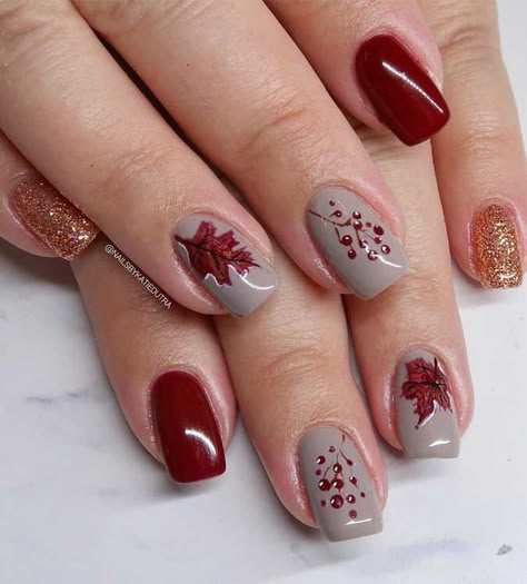 These fabulous nail art designs are super unique and glamorous, these will give you the trendy looks and give your nails a whole new... Nails For Fall, Thanksgiving Nail Designs, Thanksgiving Nail Art, Unghie Nail Art, Fall Gel Nails, Fall Nail Art Designs, Cute Nails For Fall, Fall Acrylic Nails, Almond Nails Designs