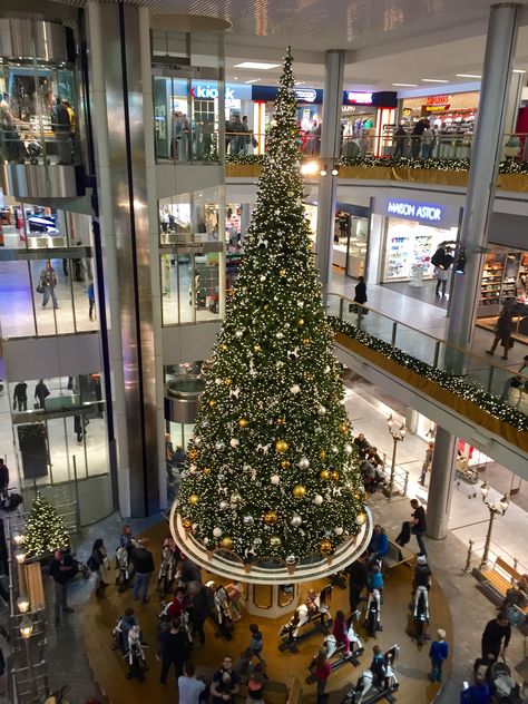 Christmas tree in Glattzentrum Shopping Mall Christmas Mall Aesthetic, Mall Christmas Decorations, Mall Christmas, Christmas Tress, Big Christmas Tree, Christmas Tree Pictures, New Years Tree, Background Ideas, 2024 Christmas