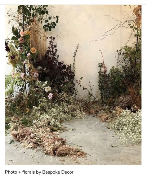 Fall Wedding Ceremony Decorations, Fall Wedding Ceremony, Flower Installation, Floral Backdrop, Floral Photo, Ceremony Backdrop, Deco Floral, Wedding Ceremony Decorations, Arte Floral