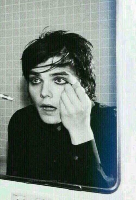 Gerard Way | I need to stop pinning so much MCR stuff. Sorry, guys. It's a problem, I freely admit =) I Love Mcr, Black Parade, Mikey Way, Applying Makeup, Frank Iero, Gerard Way, Pierce The Veil, Emo Bands, My Chemical