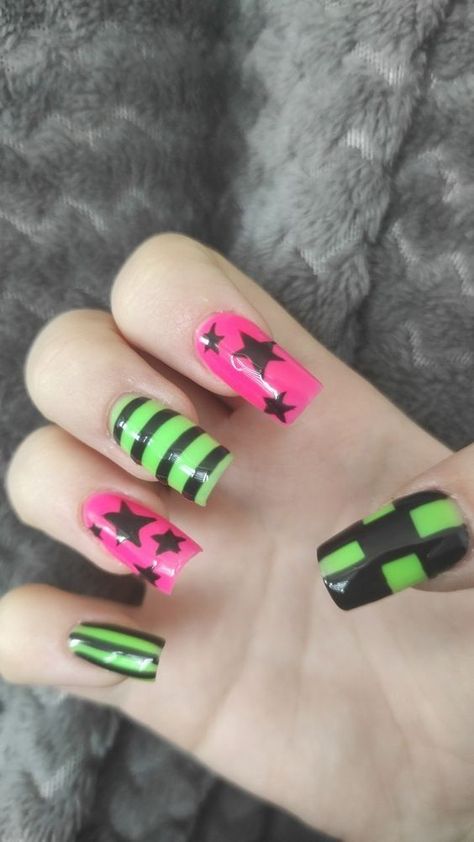 Scenecore Tattoo, Weird Core Nails, Scene Nails Short, Nails Scene, Scene Kid Nails, Scene Nails Emo, Weird Nail Ideas, Decora Nails, Invaders Zim