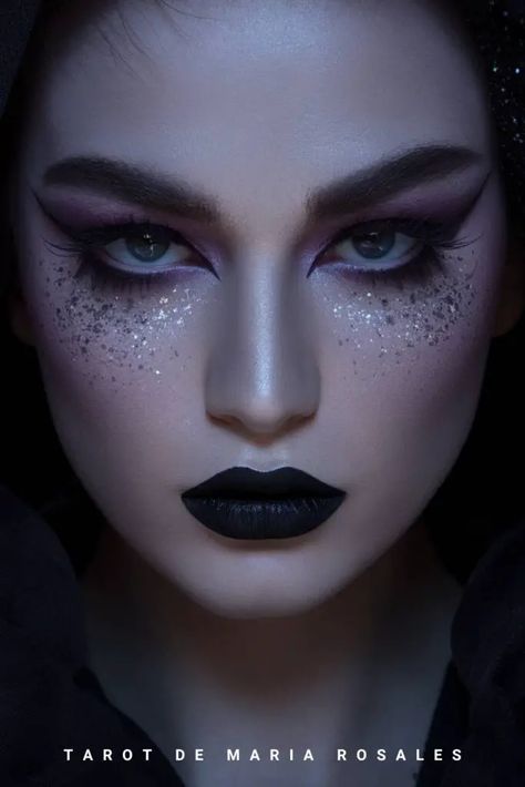 Witch Eyes Makeup, Hecate Makeup, Dark Queen Makeup, Witch Eye Makeup, Dark Witch Makeup, Witch Makeup Ideas, Halloween With Kids, Witch Eyes, Artistic Make Up