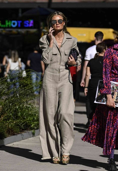 Wide Leg Jumpsuit Outfit, Mode Kimono, Leg Pants Outfit, Summer Loving, Fashion Book, Designer Jumpsuits, Jumpsuit Outfit, Chic Blouses, Linen Clothes