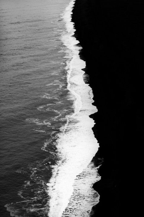 Black And White Photo Wall, Black And White Beach, 타이포그래피 포스터 디자인, Black And White Photograph, Have Inspiration, Ocean Wallpaper, Black And White Aesthetic, Black Aesthetic Wallpaper, White Picture