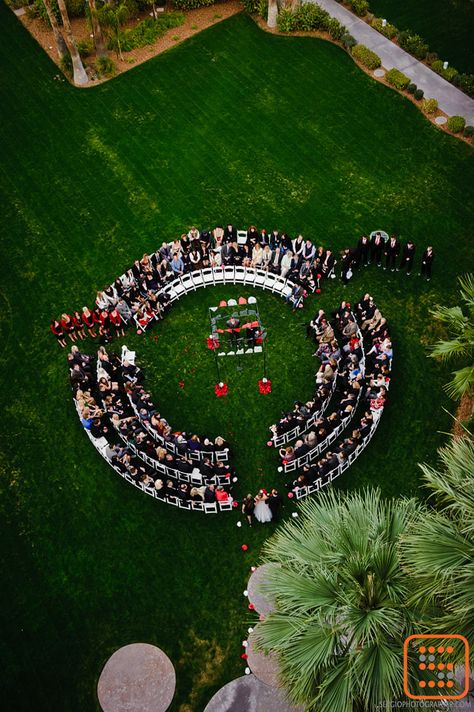 Love this circular seating with 3 sections. Just take out one section so the tidal party can be closer Circle Wedding Seating, Wedding Ceremony Seating, Sincerity Bridal, Green Wedding Inspiration, Southwest Wedding, Ceremony Seating, Bridesmaids And Groomsmen, Glam Wedding, Wedding Seating