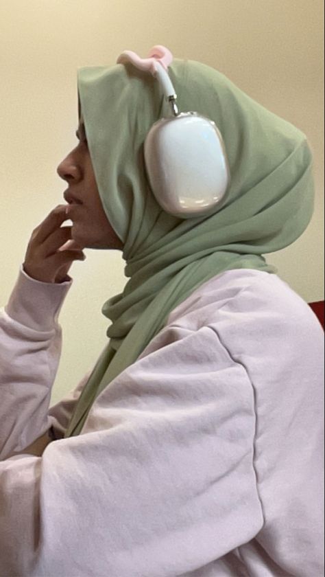 Pastel Hijab Outfit Ideas, Pastel Green Hijab Outfit, Pastel Hijab Outfit, Green Hijab Outfit, Hijabi Wearing Headphones, Hijabi Pink Aesthetic, Green Hijab, Hijabi Outfit, Hijabi Aesthetic