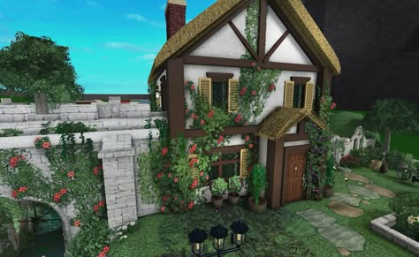 Fairy Grunge Bloxburg House, Medieval Bloxburg House, Village Layout Bloxburg, Bloxburg House Ideas Exterior Boho, Bloxburg Cottage Core, Bloxburg Forest House, Bloxburg Fairycore, Bloxburg Cottage Layout, Cottage House Bloxburg