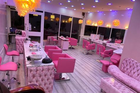 Beauty Salon Decor Luxury Glam, Baddie Salon Ideas, Beauty Salon Asthetic Picture, Nail Salon Snack Bar, Pink And Gold Beauty Salon, Upscale Nail Salon, Beauty Bar Ideas Small Spaces, Pink Nail Salon Aesthetic, Saloon Ideas Interior Design