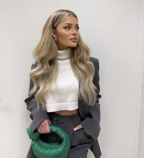 Blonde Autumn, Ash Blonde Hair Balayage, Grey Blonde Hair, Ombre Hair Blonde, Balayage Hair Blonde, Paris Outfits, Brunette To Blonde, Causual Outfits, Hair Color Balayage