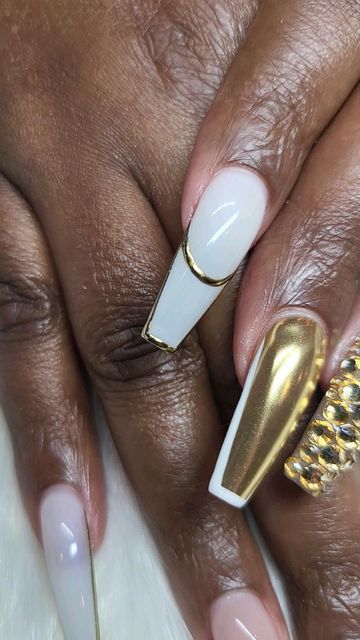 White Nails With Gold, Gold Chrome Nails, Almond Acrylic, Almond Acrylic Nails, Glam Nails, Gold Chrome, Nail Pro, Bling Nails, Fancy Nails