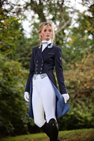 Horse Rider Outfit, Dressage Coats, Equestrian Style Outfit, Horse Riding Outfit, Horse Riding Clothes, Concept Clothing, Perfect Coat, Woman Suit Fashion, Equestrian Outfits