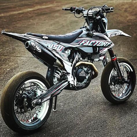 Supermoto 125, Yamaha Supermoto, Dirt Bike Riding Gear, Ktm Dirt Bikes, Ktm Supermoto, Cb750 Cafe Racer, Ninja Bike, Tmax Yamaha, Motocross Love