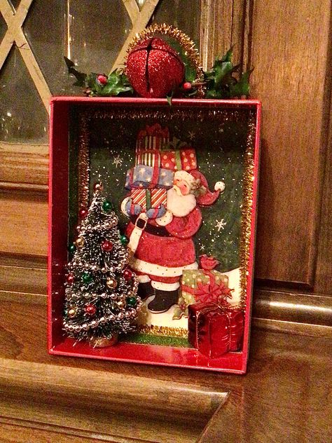 Christmas Card Shadow Boxes Diy, Christmas Birdcage Decor Ideas, Diy Christmas Shadow Box Ideas, Christmas Shadow Boxes Diy, Christmas Shadow Box Ideas, Christmas Shadowboxes, Christmas Dioramas, Diy Christmas Shadow Box, Christmas Assemblage