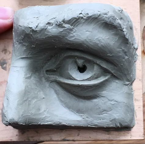 Sculpt Eyes Clay, Sculpting Eyes, Clay Eyes, Ap Ceramics, Sculpting Tips, Clay Eye, Clay Handbuilding, Interior Sculpture, Sculpture Interior